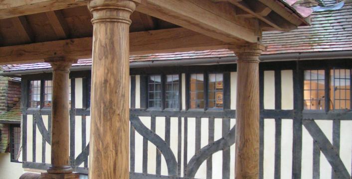 Oak columns in the logia at Sullingstead House.